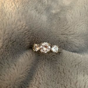 Beautiful sterling silver CZ ring